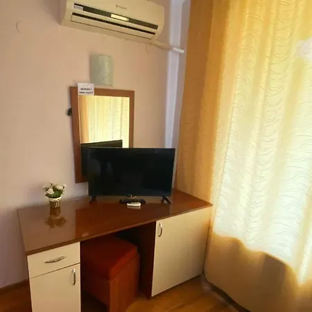 Konukevi Kostovi *