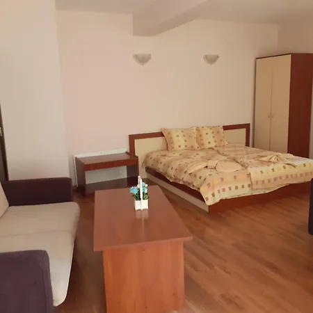 Kostovi Konukevi *